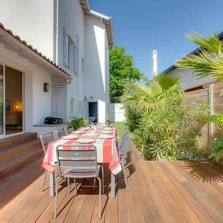 Hébergement de vacances Maison Familiale Avec Jardin, Terrasse Et Parking