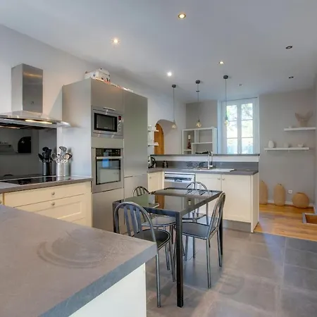 Maison Familiale Avec Jardin, Terrasse Et Parking بيت للعطل