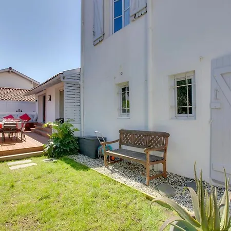 Maison Familiale Avec Jardin, Terrasse Et Parking بيت للعطل *