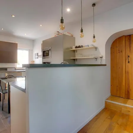 Maison Familiale Avec Jardin, Terrasse Et Parking *